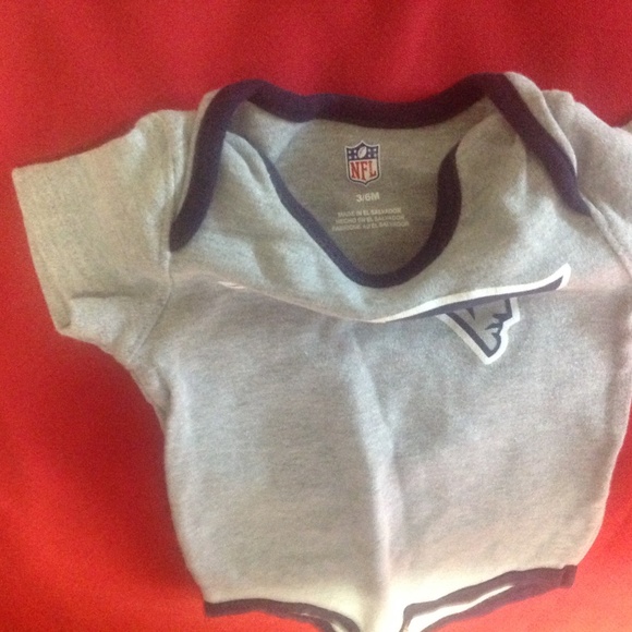 NFL New England Patriots onesie - Picture 2 of 2